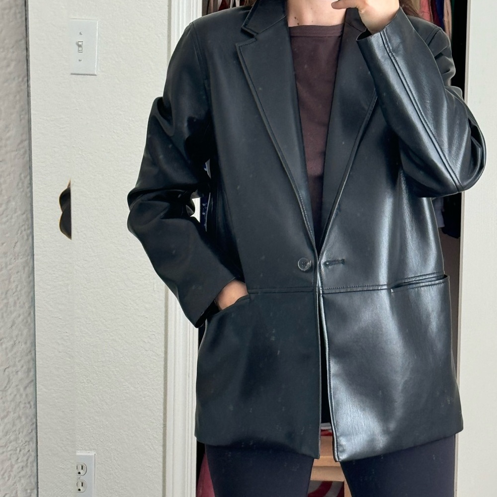 Aritzia Babaton vegan leather blazer
